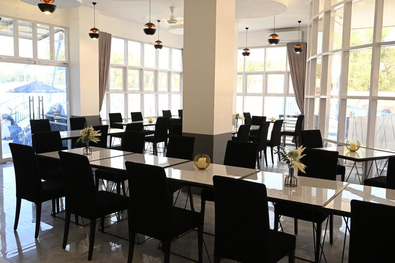 J&V Hotel And Resort Apaleng 외부 사진